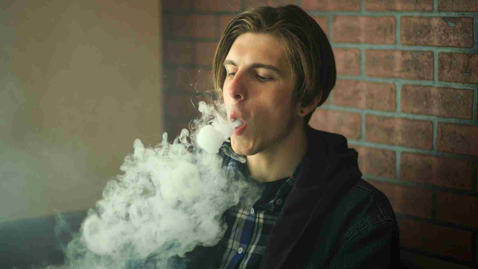 Vaping in Canada without Compromising Your Safety in 2024