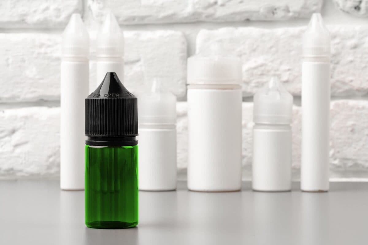 DIY vape juice bottle with different flavor containers for custom mixing